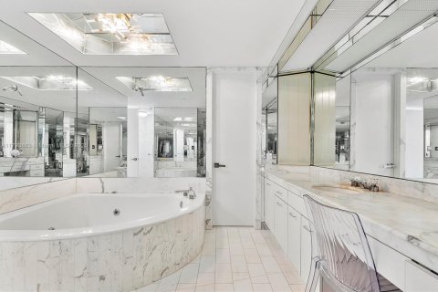 Купить кондоминиум в Авентура, Флорида 2 спальни, 219.25м2, № 1726514 - фото 26