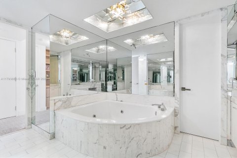 Купить кондоминиум в Авентура, Флорида 2 спальни, 219.25м2, № 1726514 - фото 27