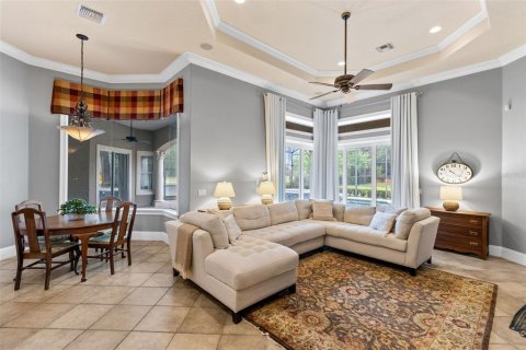 House in Sanford, Florida 4 bedrooms, 391.95 sq.m. № 2121749 - photo 12