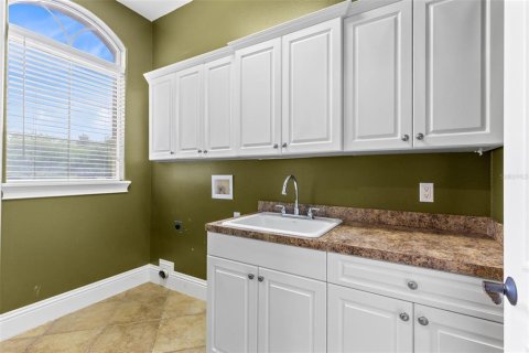 House in Sanford, Florida 4 bedrooms, 391.95 sq.m. № 2121749 - photo 28