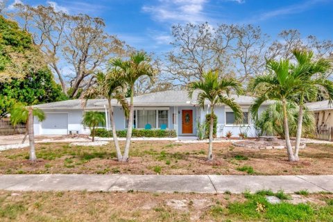 Villa ou maison à Clearwater, Floride 4 chambres, 160.91 m2 № 2345216