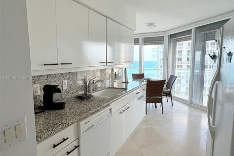 Снять в аренду кондоминиум в Санни-Айлс-Бич, Флорида 3 спальни, 225.75м2, № 1979518 - фото 7