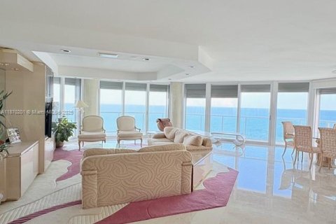 Снять в аренду кондоминиум в Санни-Айлс-Бич, Флорида 3 спальни, 225.75м2, № 1979518 - фото 6