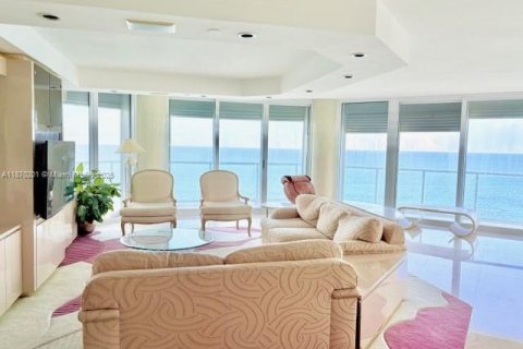 Снять в аренду кондоминиум в Санни-Айлс-Бич, Флорида 3 спальни, 225.75м2, № 1979518 - фото 5