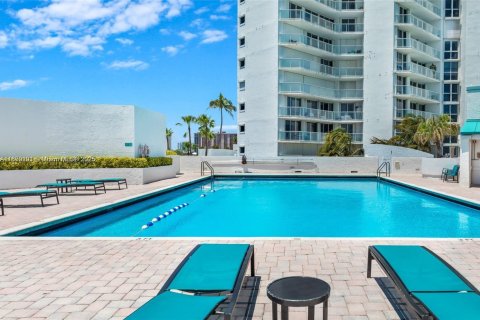 Снять в аренду кондоминиум в Санни-Айлс-Бич, Флорида 3 спальни, 225.75м2, № 1979518 - фото 23