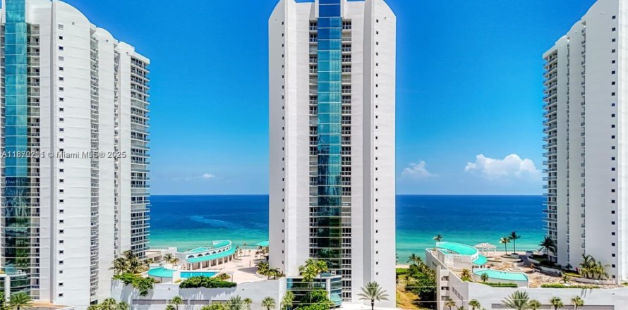 Кондоминиум с 3 спальнями в Санни-Айлс-Бич, Флорида № 1979518