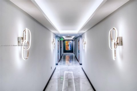 Снять в аренду кондоминиум в Санни-Айлс-Бич, Флорида 3 спальни, 225.75м2, № 1979518 - фото 3