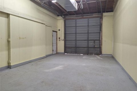 Propiedad comercial en alquiler en Edgewater, Florida, 139.35 m2 № 1914871 - foto 8
