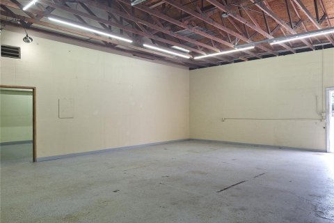 Propiedad comercial en alquiler en Edgewater, Florida, 139.35 m2 № 1914871 - foto 6