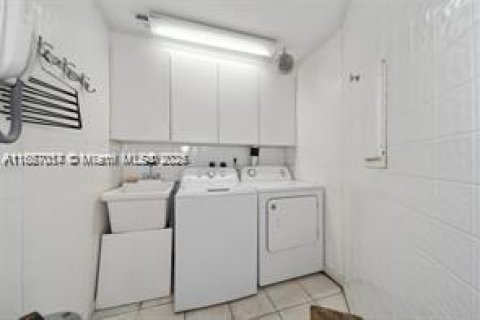 Casa en alquiler en Parkland, Florida, 4 dormitorios, 323.49 m2 № 1932335 - foto 25