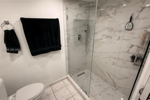 Condominio en alquiler en Miami, Florida, 2 dormitorios, 88.63 m2 № 2032372 - foto 9