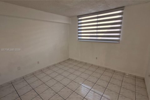 Condominio en alquiler en Miami, Florida, 2 dormitorios, 88.63 m2 № 2032372 - foto 12