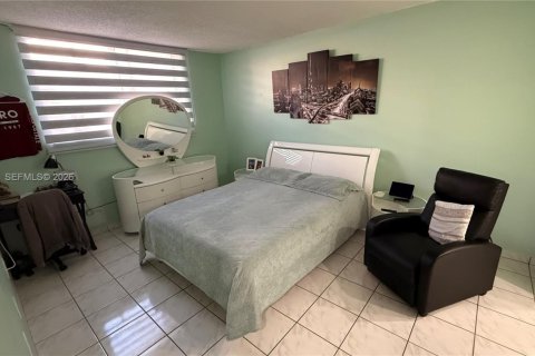 Condominio en alquiler en Miami, Florida, 2 dormitorios, 88.63 m2 № 2032372 - foto 8