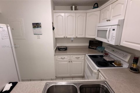 Condominio en alquiler en Miami, Florida, 2 dormitorios, 88.63 m2 № 2032372 - foto 4