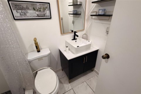 Condominio en alquiler en Miami, Florida, 2 dormitorios, 88.63 m2 № 2032372 - foto 14