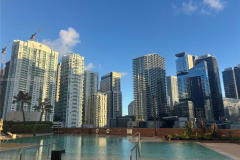 Condo in Miami, Florida, 1 bedroom  № 1999091 - photo 1