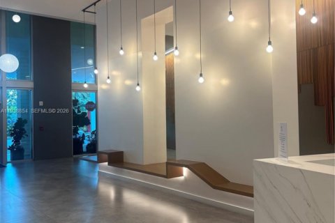 Condo in Miami, Florida, 1 bedroom  № 1999091 - photo 3