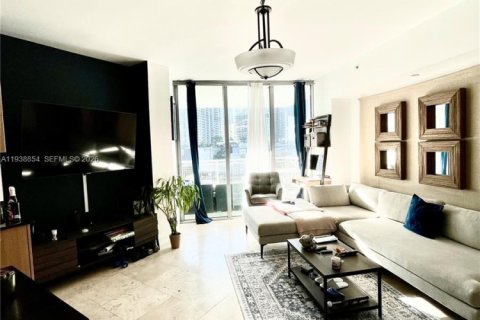 Condo in Miami, Florida, 1 bedroom  № 1999091 - photo 9