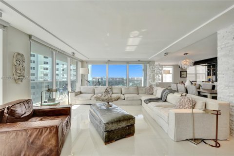 Copropriété à vendre à Hollywood, Floride: 2 chambres, 173.54 m2 № 2068100 - photo 7