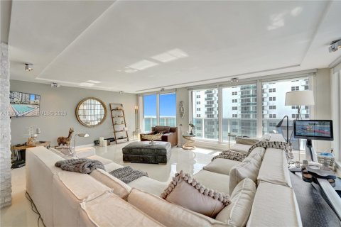 Copropriété à vendre à Hollywood, Floride: 2 chambres, 173.54 m2 № 2068100 - photo 3