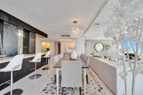 Copropriété à vendre à Hollywood, Floride: 2 chambres, 173.54 m2 № 2068100 - photo 18