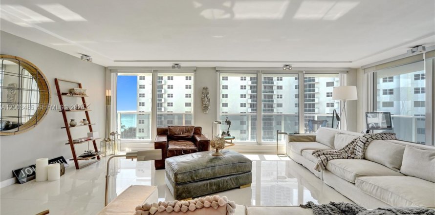 Condo à Hollywood, Floride, 2 chambres  № 2068100