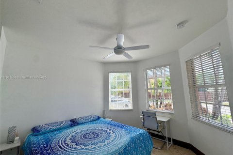 House in Doral, Florida 5 bedrooms, 337.79 sq.m. № 2013542 - photo 5