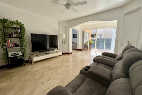 House in Doral, Florida 5 bedrooms, 337.79 sq.m. № 2013542 - photo 7