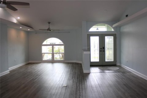 Villa ou maison à louer à Bradenton, Floride: 3 chambres, 215.44 m2 № 1837184 - photo 6
