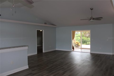 Villa ou maison à louer à Bradenton, Floride: 3 chambres, 215.44 m2 № 1837184 - photo 8