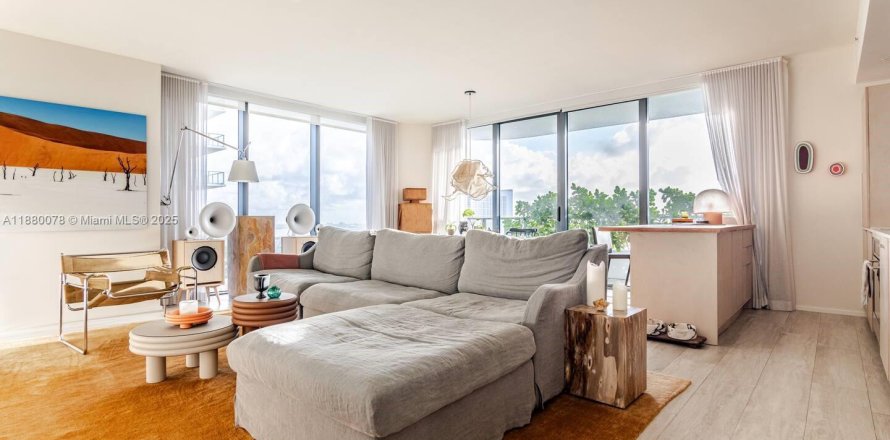 Кондоминиум с 3 спальнями в Майами, Флорида № 2015560