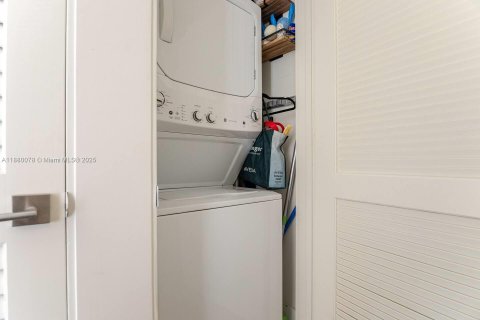 Купить кондоминиум в Майами, Флорида 3 спальни, 133.31м2, № 2015560 - фото 28