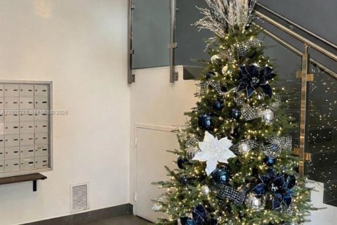 Condo in Miami, Florida, 1 bedroom  № 2065184 - photo 2