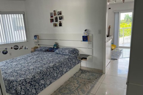 Condo in Miami, Florida, 1 bedroom  № 2065184 - photo 16