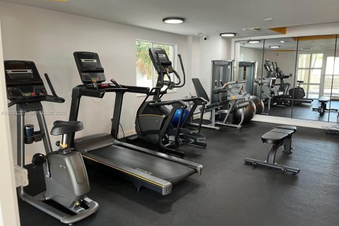 Condo in Miami, Florida, 1 bedroom  № 2065184 - photo 9