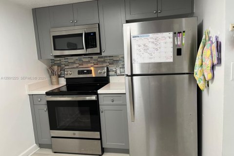 Condo in Miami, Florida, 1 bedroom  № 2065184 - photo 14