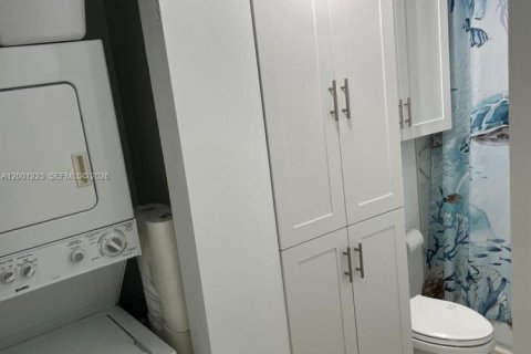 Condo in Miami, Florida, 1 bedroom  № 2065184 - photo 19