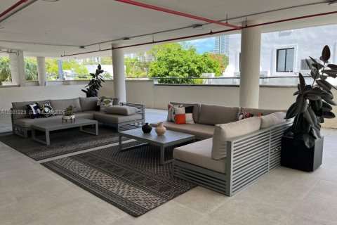 Condo in Miami, Florida, 1 bedroom  № 2065184 - photo 7