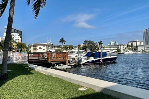 Condo in Hallandale Beach, Florida, 2 bedrooms  № 1694693 - photo 21