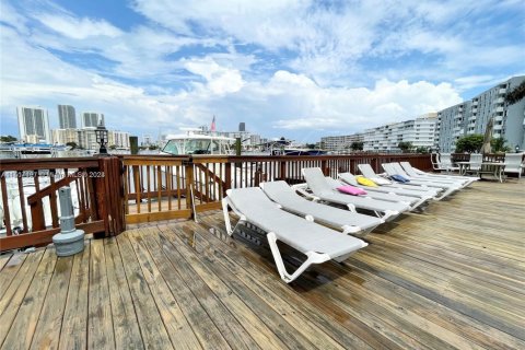 Condo in Hallandale Beach, Florida, 2 bedrooms  № 1694693 - photo 10