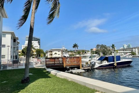 Condo in Hallandale Beach, Florida, 2 bedrooms  № 1694693 - photo 20
