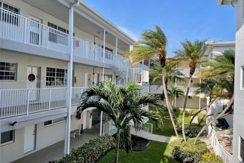 Condo in Hallandale Beach, Florida, 2 bedrooms  № 1694693 - photo 23