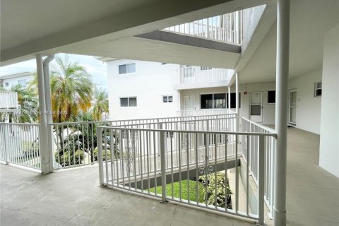 Condo in Hallandale Beach, Florida, 2 bedrooms  № 1694693 - photo 7