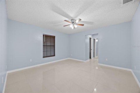 House in Deltona, Florida 3 bedrooms, 160.16 sq.m. № 1823325 - photo 30