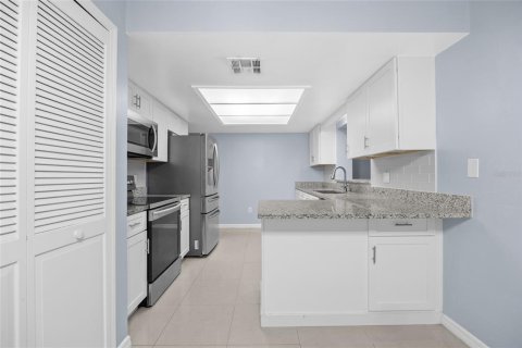 House in Deltona, Florida 3 bedrooms, 160.16 sq.m. № 1823325 - photo 6