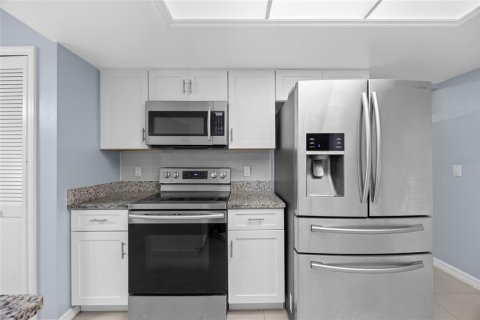 House in Deltona, Florida 3 bedrooms, 160.16 sq.m. № 1823325 - photo 8