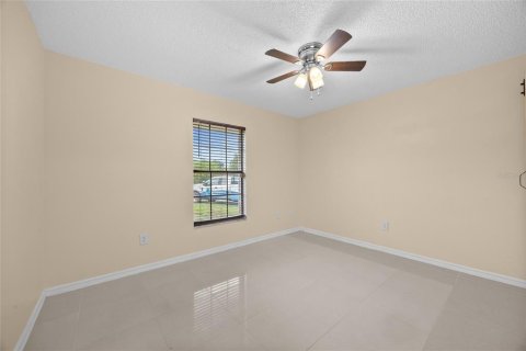 House in Deltona, Florida 3 bedrooms, 160.16 sq.m. № 1823325 - photo 21