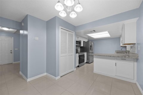 House in Deltona, Florida 3 bedrooms, 160.16 sq.m. № 1823325 - photo 10