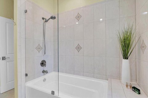 Купить виллу или дом в Тарпон-Спрингс, Флорида 12 комнат, 325.44м2, № 2095130 - фото 28