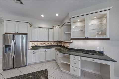 House in Winter Haven, Florida 4 bedrooms, 236.9 sq.m. № 2223374 - photo 16